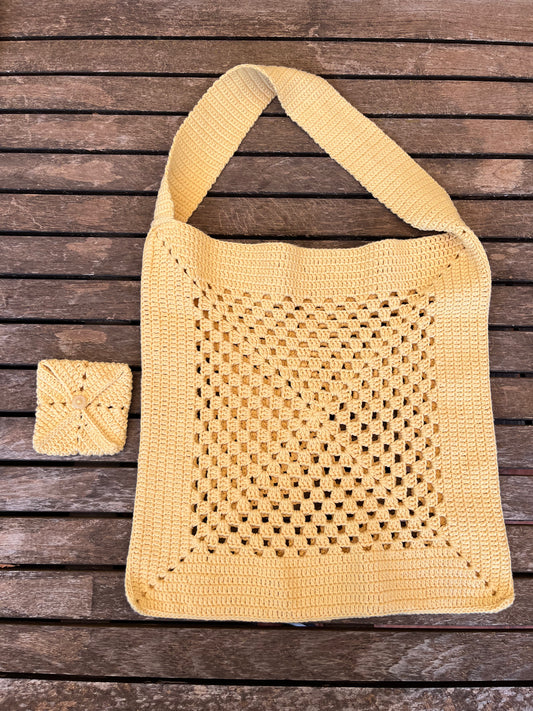 Bolso de hombro amarillo