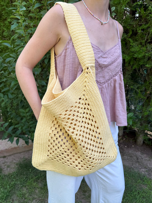 Bolso de hombro amarillo